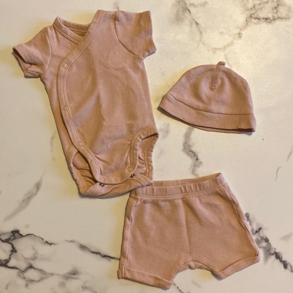 H&M Waffle Knit Wrapover Short Sleeve Bodysuit, Shorts & Hat Set in Blush Pink - Picture 5 of 10
